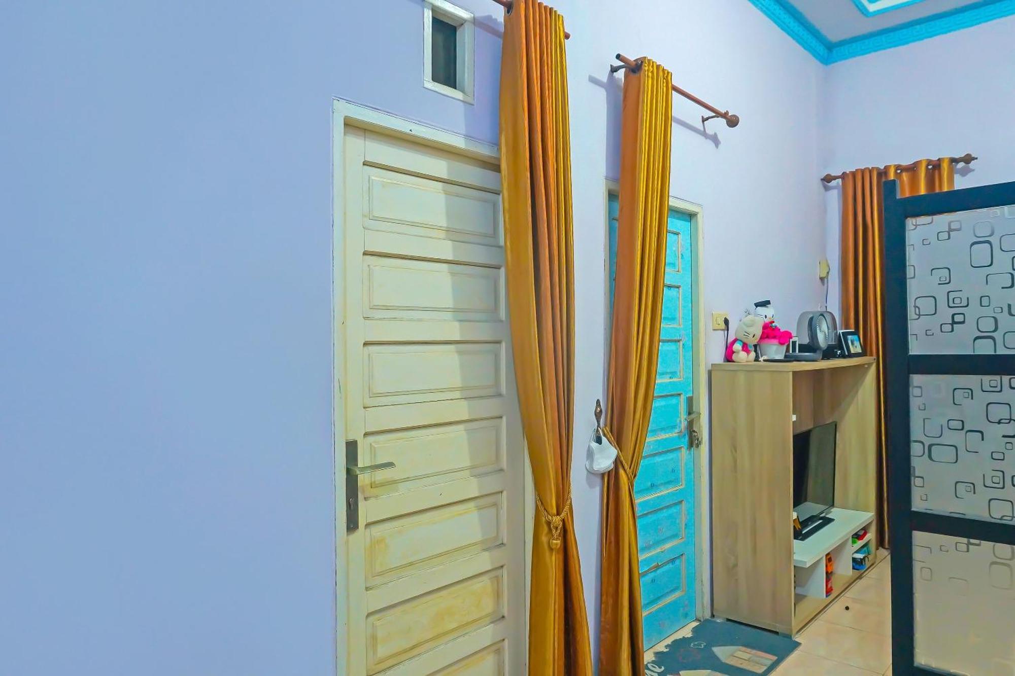 Отель Spot On 92466 Adam Kost Syariahnearwisata Jembatan Barito Банджармасин Экстерьер фото